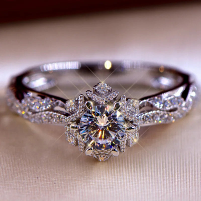 Super Shining Women Fashion Ring Exquisite Silver Color Inlaid Round Flower Stones Wedding Rings for Women Engagement Jewelry